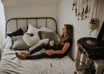 woman on an ikea bed mattress